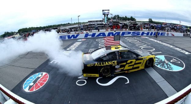 Visit Brad Keselowski ganó la Foxwoods Casino 301 en New Hampshire page