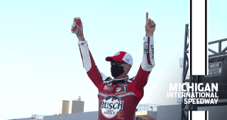 Harvick in Michigan Victory Lane: ‘Awesome car to drive’