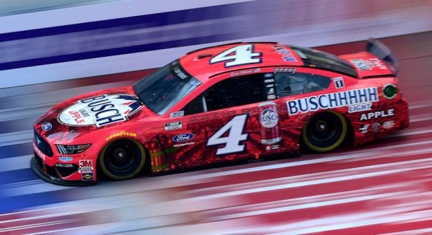 Visit Kevin Harvick ganó la Consumers Energy 400 para completar la barrida en Michigan page