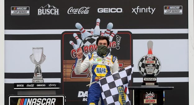 Visit Chase Elliott ganó la Go Bowling 235 en el circuito mixto de Daytona page