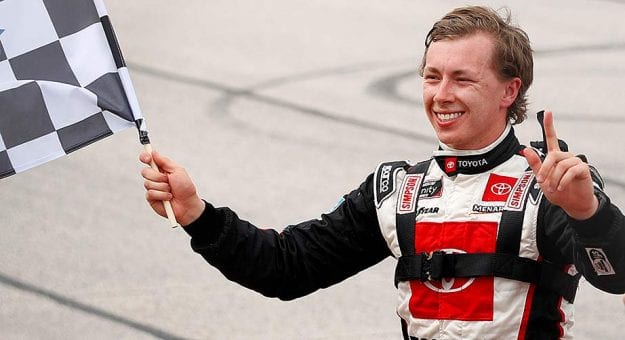 Visit Brandon Jones ganó la Sport Clips Haircuts VFW 200 de la Xfinity Series Darlington page