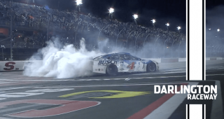 Southern fried burnout: Harvick smokes out crowd at Darlington