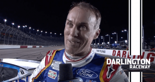 Harvick salutes fans after Southern 500 win