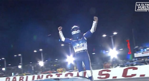 Visit La Ultima Vuelta de la victoria de los Playoffs de Kevin Harvick en Darlington page