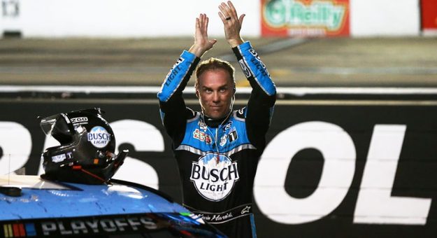Visit Kevin Harvick en  busca de ‘la mejor temporada de la historia’ en 2020 page
