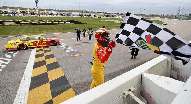 Visit Top 5 momentos clave de la Hollywood Casino 400 en Kansas page