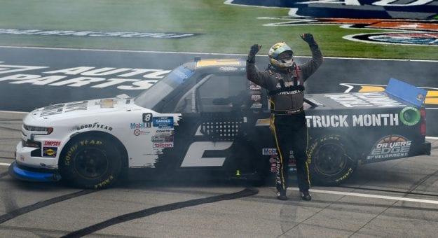 Visit Sheldon Creed ganó en Texas y avanzó a la Championship 4 de la Truck Series page
