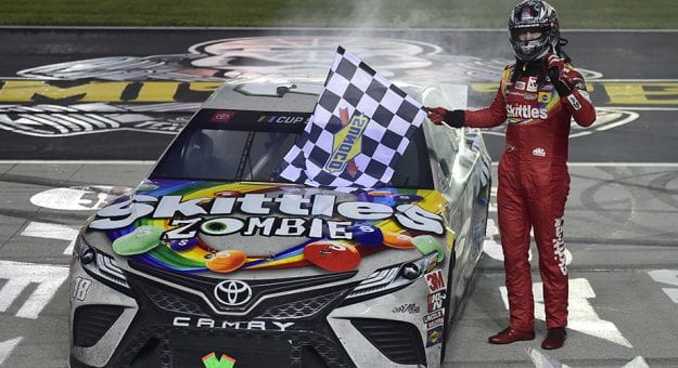 Visit Kyle Busch ganó la Autotrader EchoPark Automotive 500 en Texas page
