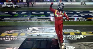 Recap: Kyle Busch hangs on, Harvick and Hamlin survive trouble