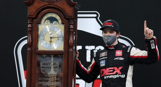 Visit Harrison Burton ganó la Draft Top 250 de los Playoffs Xfinity Series 2020 en Martinsville page