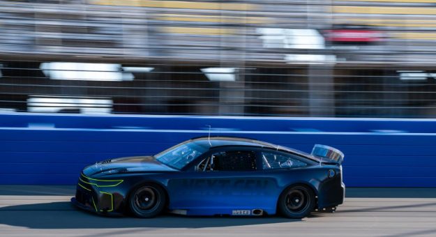Visit Kurt Busch y Martin Truex Jr. probarán el Next Gen Car en Charlotte page