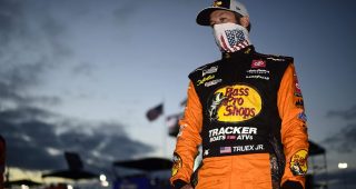 Truex Jr. rounds out solid year with new crew chief