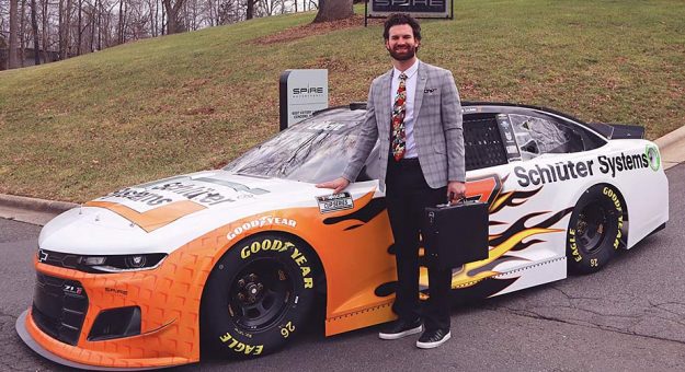 Visit Spire Motorsports y Corey LaJoie recrearon foto clásica de Alan Kulwicki page