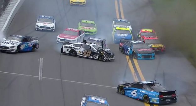 Visit El 1er. Big One Daytona 500 2021 afectó a 16 autos page