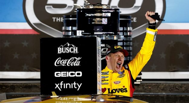 Visit Pilotos de la NASCAR celebraron la victoria de Michael McDowell en la Daytona 500 page