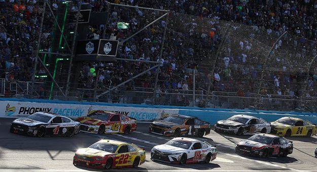 Visit Guía para las carreras NASCAR primavera 2021 en Phoenix page