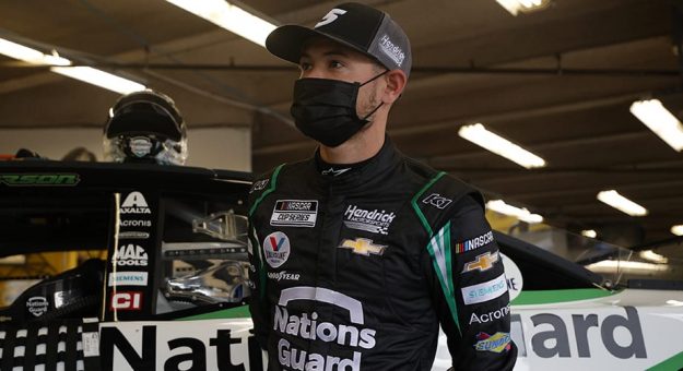 Visit Kyle Larson y William Byron arrancarán desde el fondo en el Phoenix Raceway page