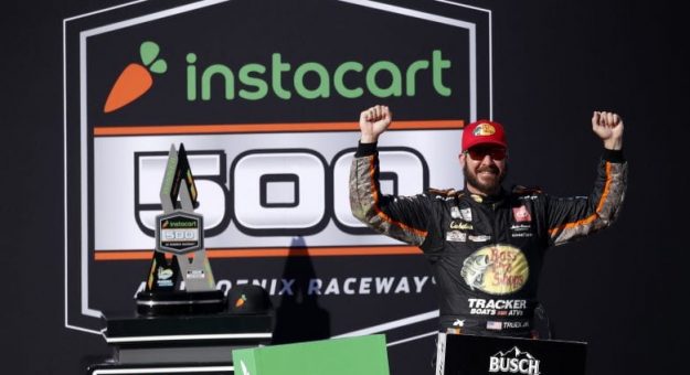 Visit Martin Truex Jr. ganó la Instacart 500 en el Phoenix Raceway page