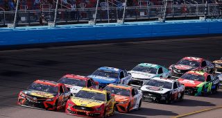 GEICO Restart Zone: Martin Truex Jr. works the last restart to win at Phoenix