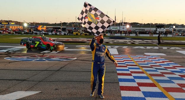 Visit Justin Allgaier superó a Martin Truex Jr. en la Xfinity Series en Atlanta page