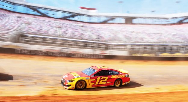 Visit Ryan Blaney y Alex Bowman dominaron las prácticas en la tierra de Bristol page