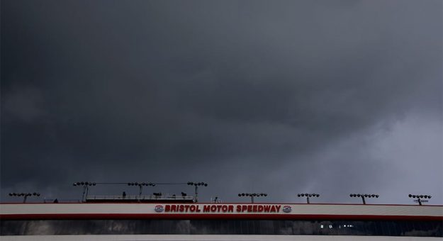 Visit Lluvia aplazó carrera de la Truck Series y clasificación de la Cup Series en Bristol page