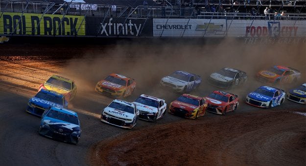 Visit Pilotos de la NASCAR Cup Series con 10,000 vueltas en 1er. lugar page