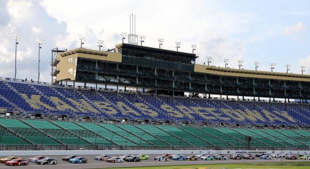 Visit Listos para la Buschy McBusch Race 400 de la Cup Series 2021 en Kansas page