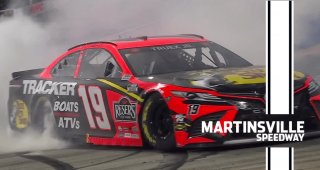 Dim lights, thick smoke and loud, loud burnouts: Truex smokes out Martinsville