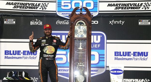 Visit Martin Truex Jr. ganó la Blue-Emu 500 en el Martinsville Speedway page
