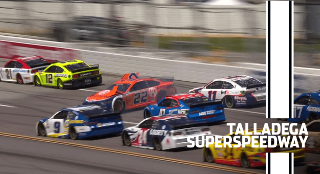 Visit Accidente al final de la Etapa 1 dejó fuera de competencia a Joey Logano page