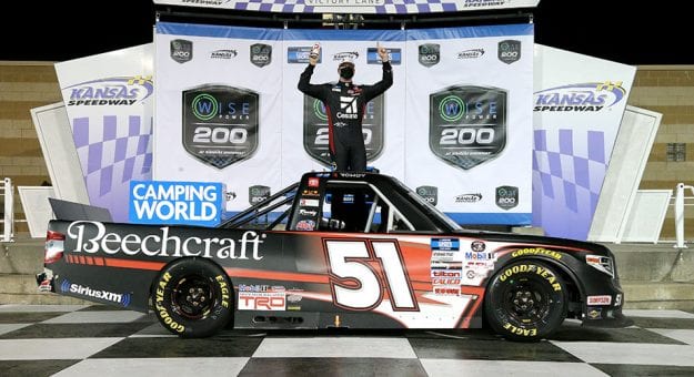 Visit Kyle Busch ganó la Wise Power 200 de la Truck Series 2021 en Kansas page
