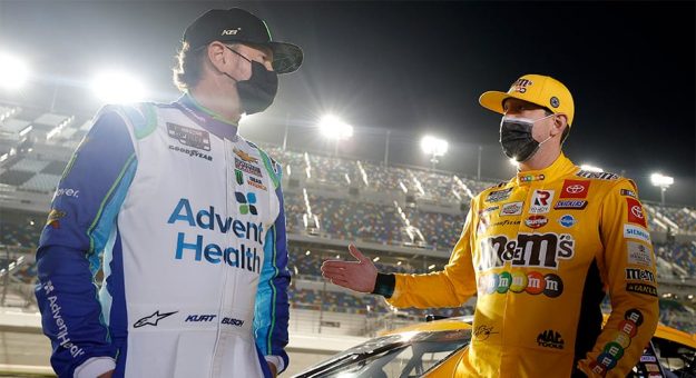 Visit Kurt Busch sorprendió a Kyle Busch con celebración a ritmo de mariachi page