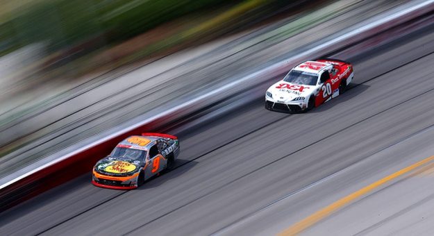 Visit No. 9 de JR Motorsports descalificado en Darlington; Allmendinger ganó el Dash 4 Cash page