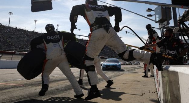 Visit Las Mejores Fotos del Triplete Retro de la NASCAR 2021 en Darlington page