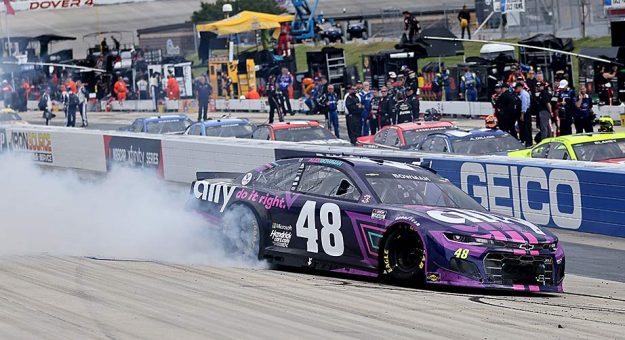Visit Rick Hendrick espera que Alex Bowman regrese al equipo en 2022 page