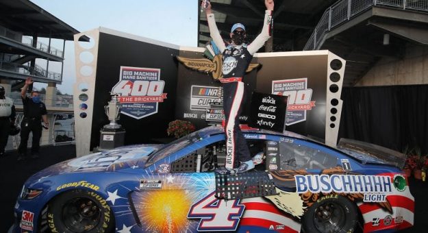 Visit Larson se unió a Harvick y Truex Jr. en esta lista de ganadores en la Cup Series page