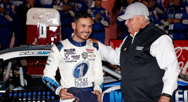 Visit Kyle Larson ganó la Coca-Cola 600 de la Cup Series 2021 en Charlotte page