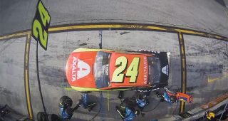 Mechanix Wear: Over the wall with the No. 24 pit crew