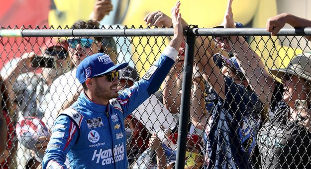 Visit Kyle Larson ganó la Pole Position para la All-Star Race en un sorteo page