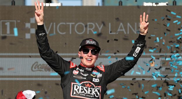 Visit Pilotos con 3 victorias consecutivas en la historia de la NASCAR page