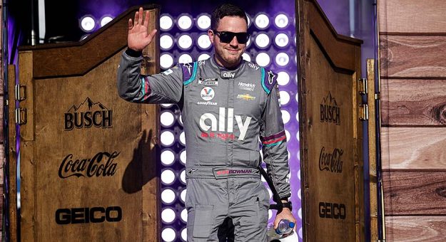 Visit Hendrick Motorsports y Alex Bowman acordaron extensión multianual de su contrato page