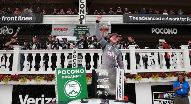 Visit Alex Bowman ganó la Pocono Organics CBD 325 en el Pocono Raceway page
