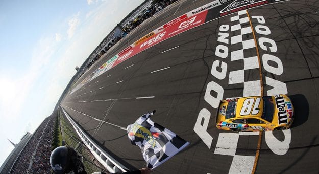 Visit Las Mejores Fotos del Fin de Semana NASCAR 2021 en Pocono page
