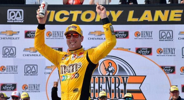 Visit Kyle Busch ganó la Henry 180 en Road America; su victoria 101 en la serie page