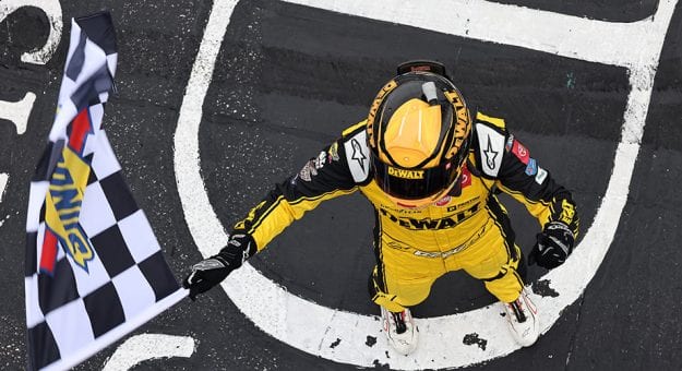Visit Christopher Bell ganó la Ambetter Get Vaccinated 200 en New Hampshire page