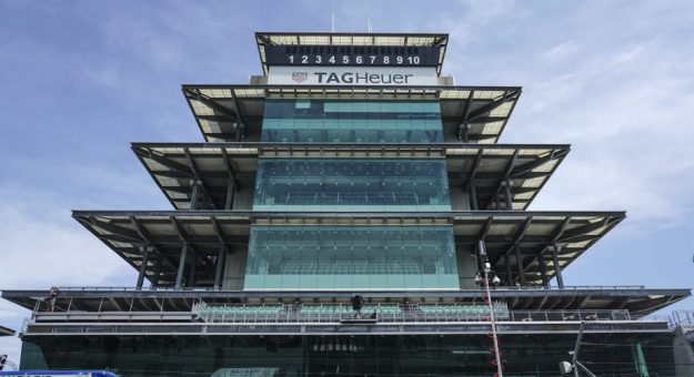 Visit Todo listo para la Verizon 200 at the Brickyard page