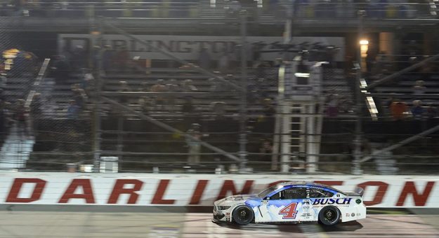 Visit Horario para las carreras NASCAR 2021 en el Darlington Raceway page