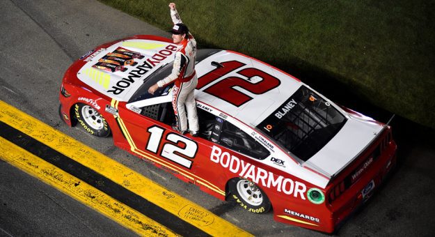 Visit Ryan Blaney ganó la Coke Zero Sugar 400 de la NASCAR Cup Series 2021 en Daytona page