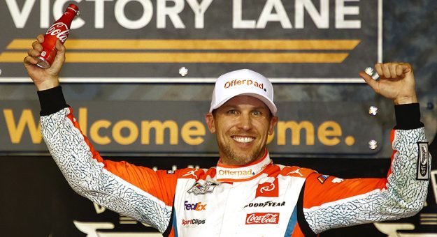 Visit Denny Hamlin ganó en Darlington y avanzó en los Playoffs Cup Series 2021 page